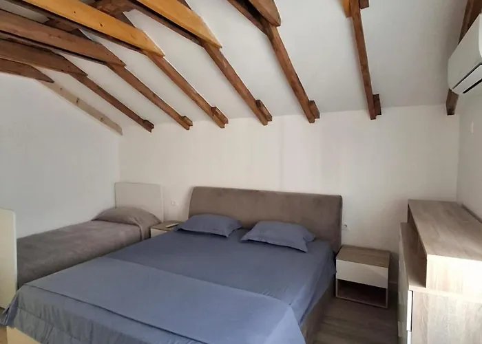 Lejlighed New Fabulous Attic - Modern And Stylish Tirana