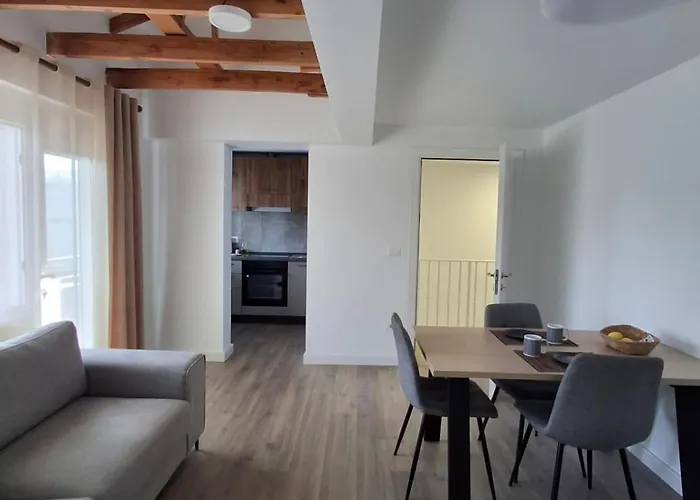 New Fabulous Attic - Modern And Stylish Lejlighed