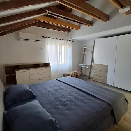 New Fabulous Attic - Modern And Stylish * 地拉那