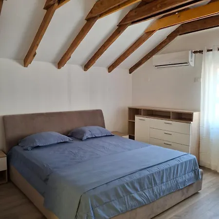 New Fabulous Attic - Modern And Stylish Daire